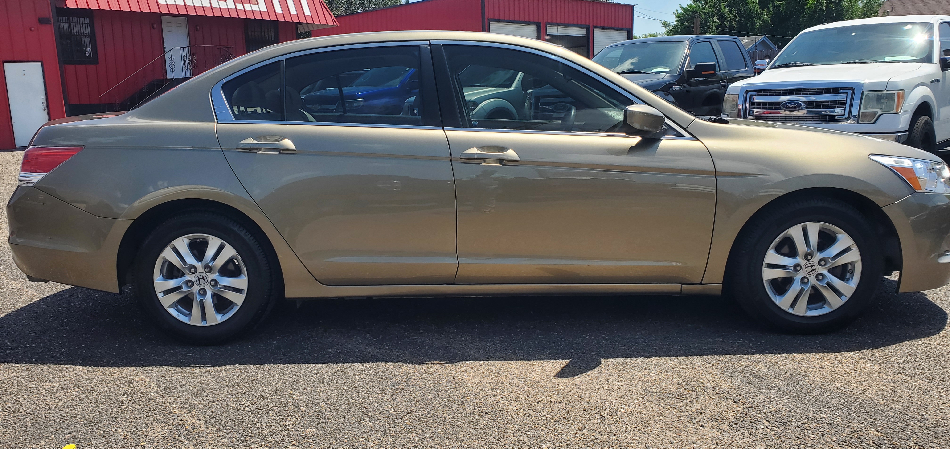 Vehicle photo 14