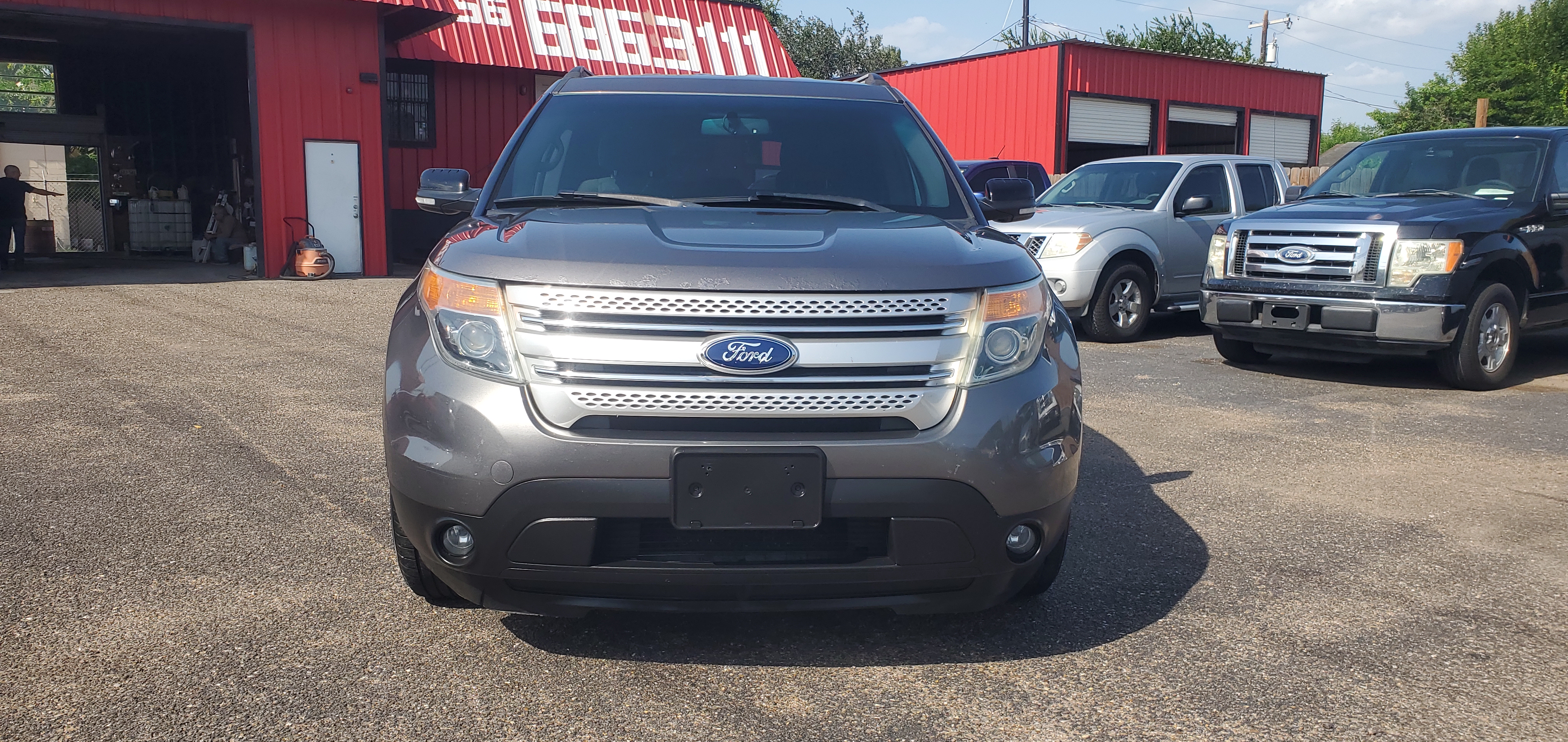 Vehicle photo 4