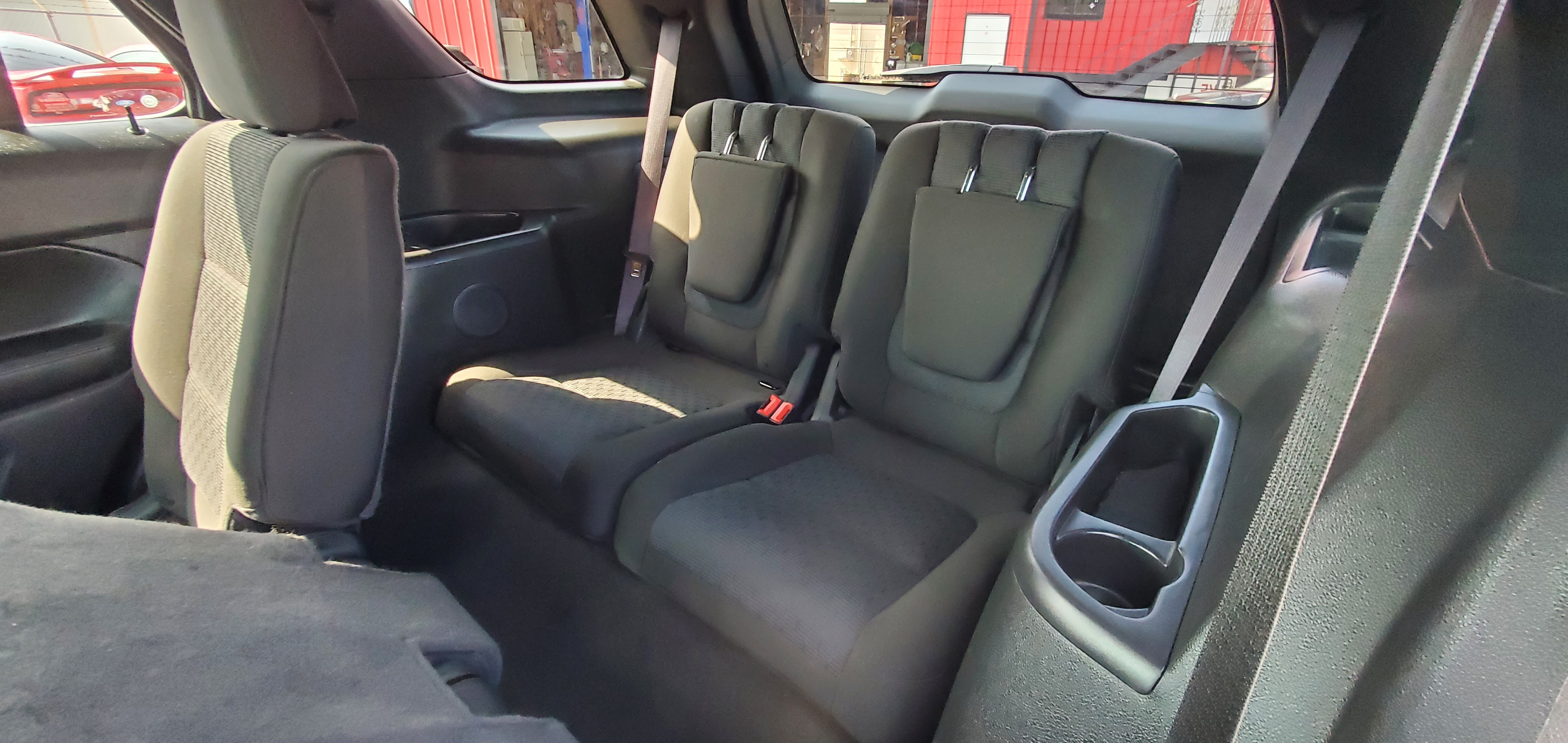 Vehicle photo 7
