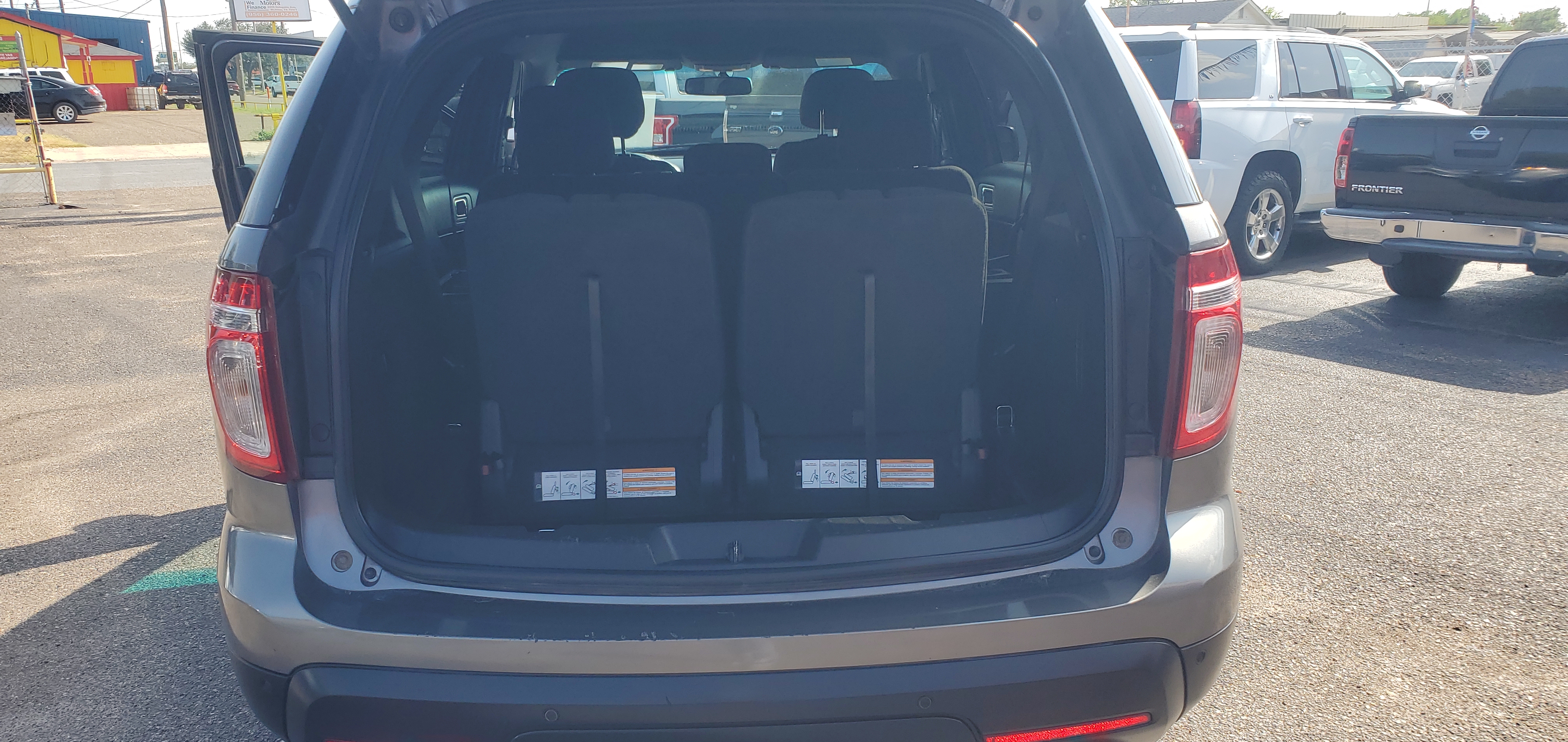 Vehicle photo 9