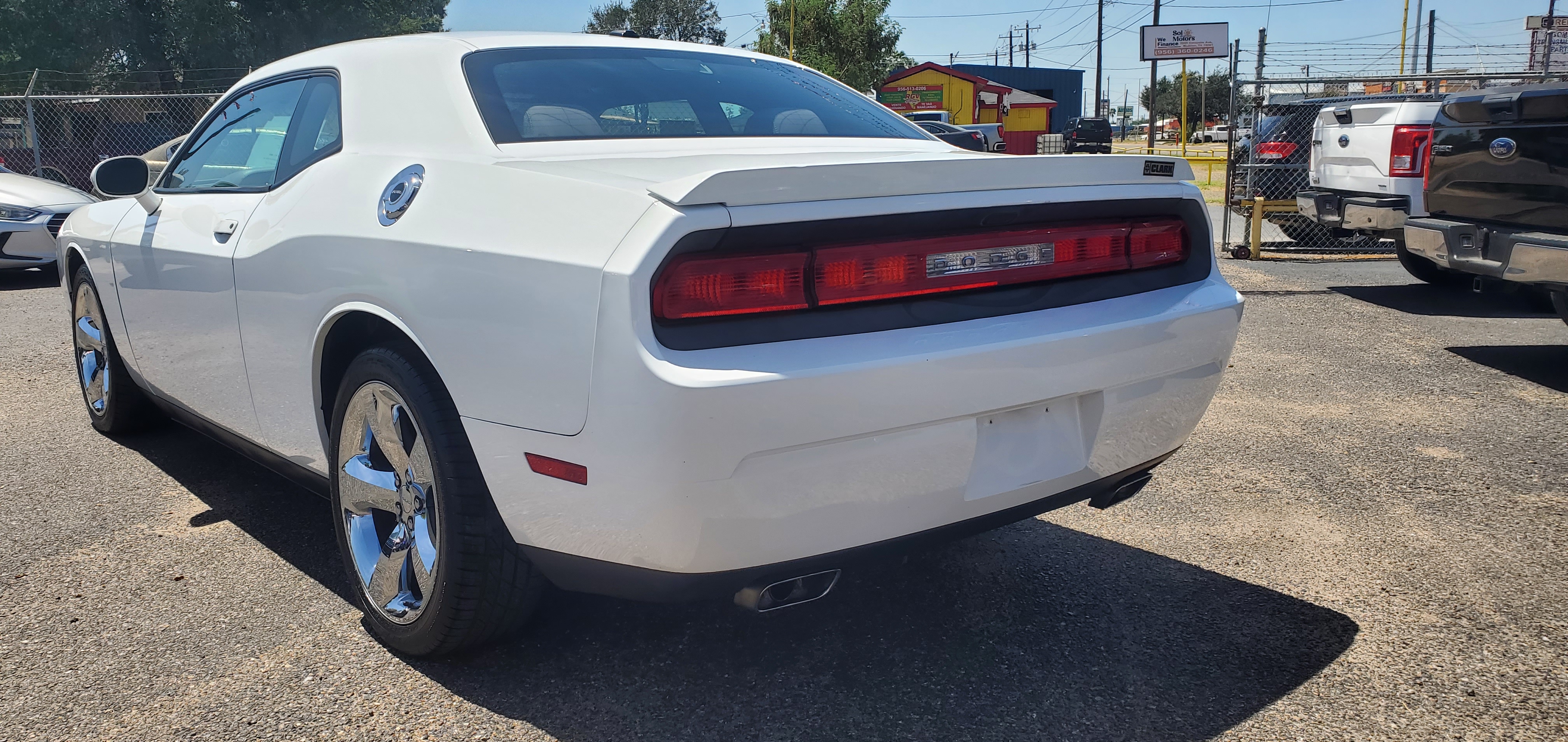 Vehicle photo 4