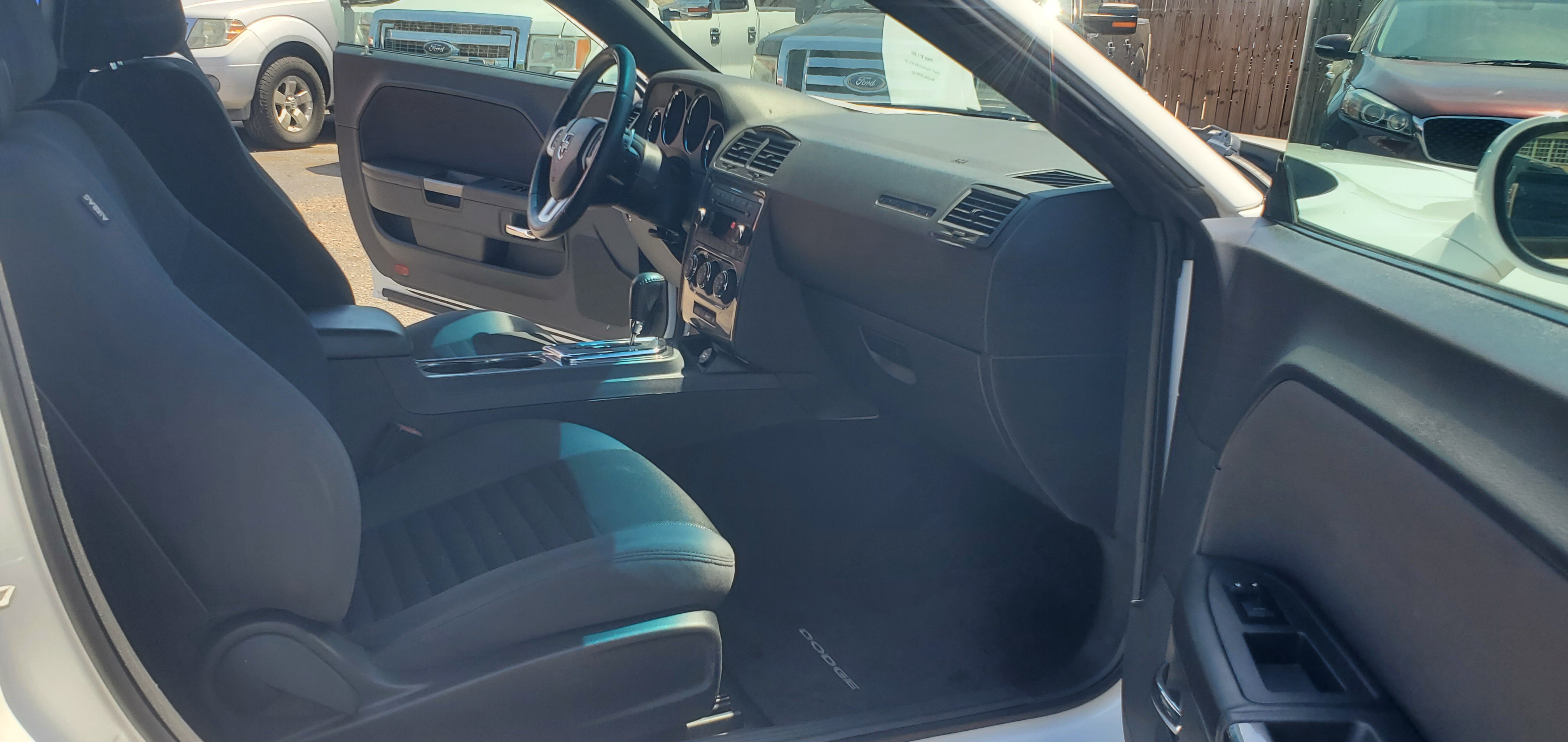 Vehicle photo 17