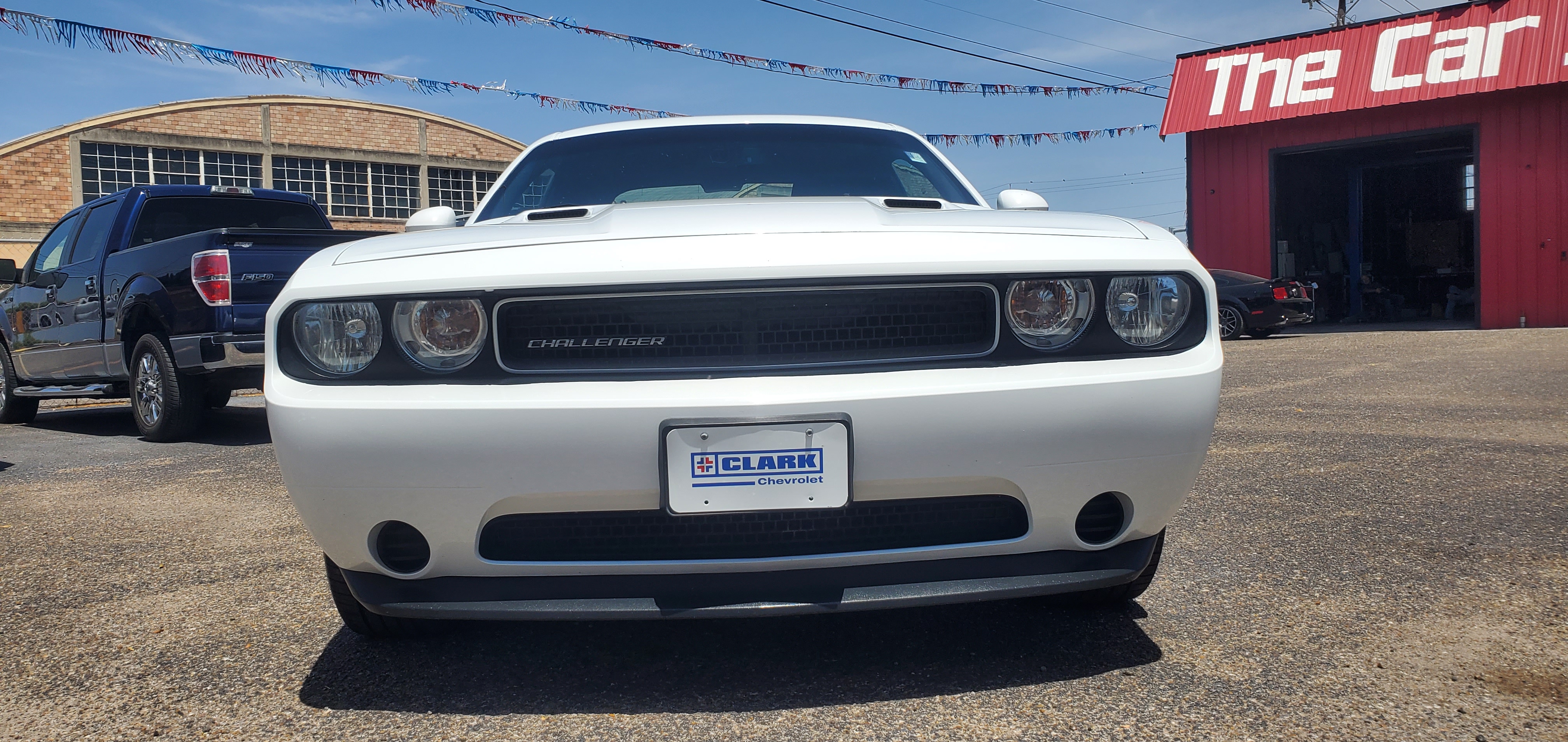 Vehicle photo 9