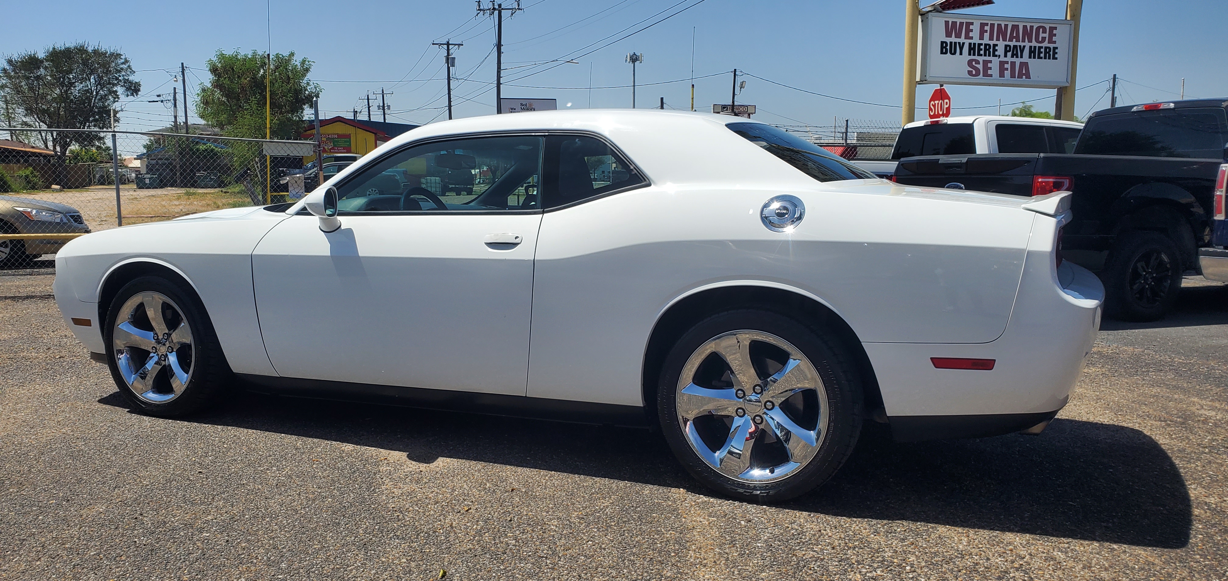 Vehicle photo 13