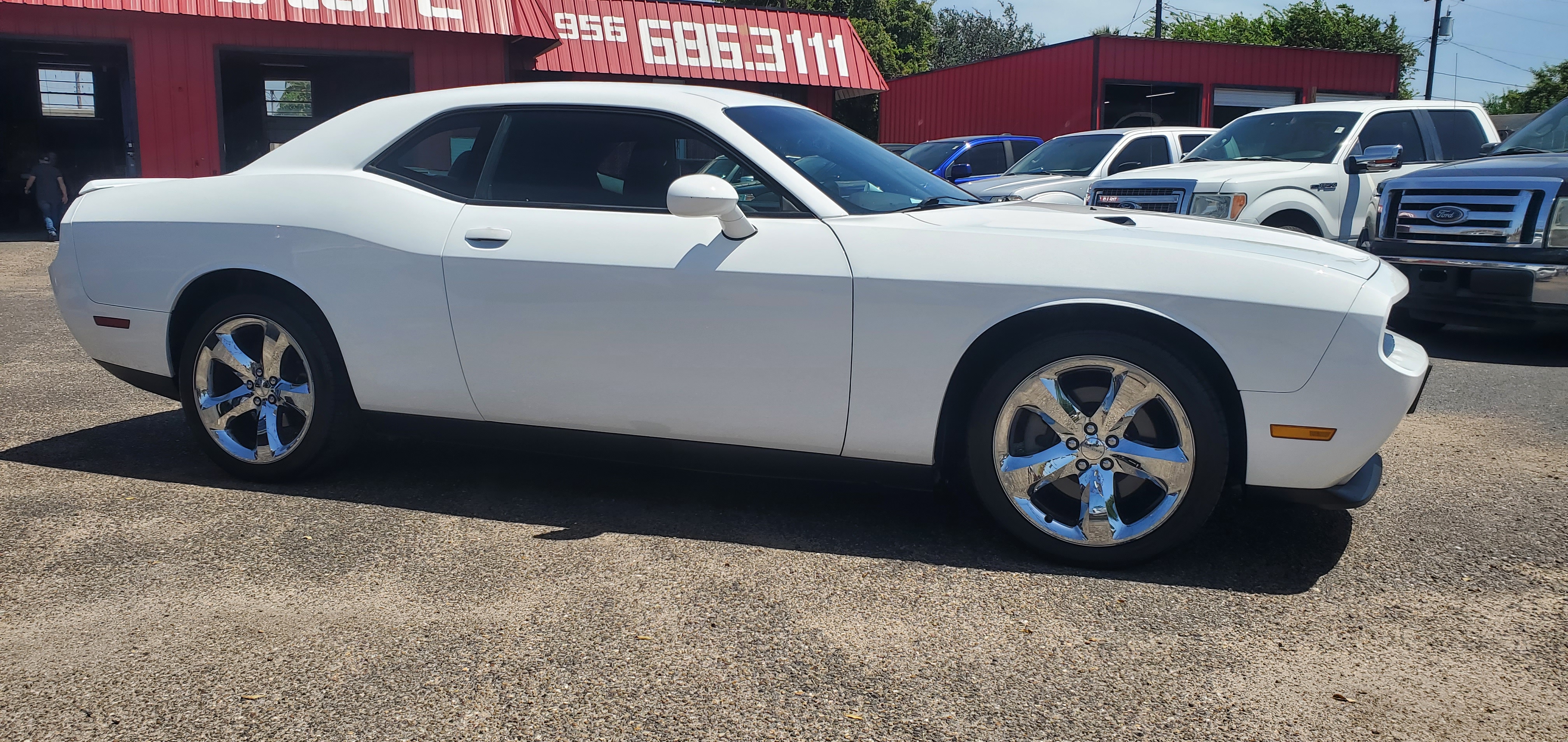 Vehicle photo 14