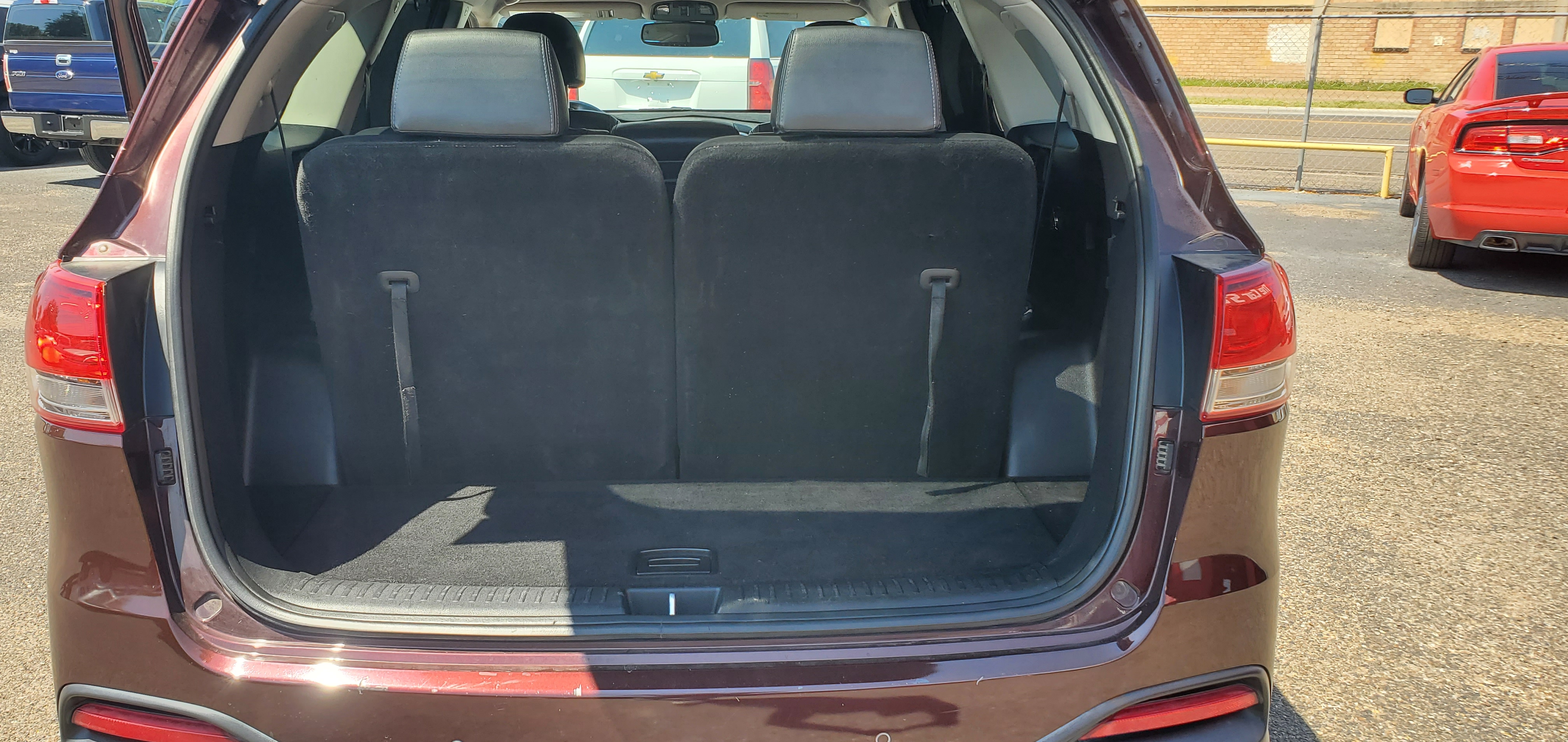 Vehicle photo 13