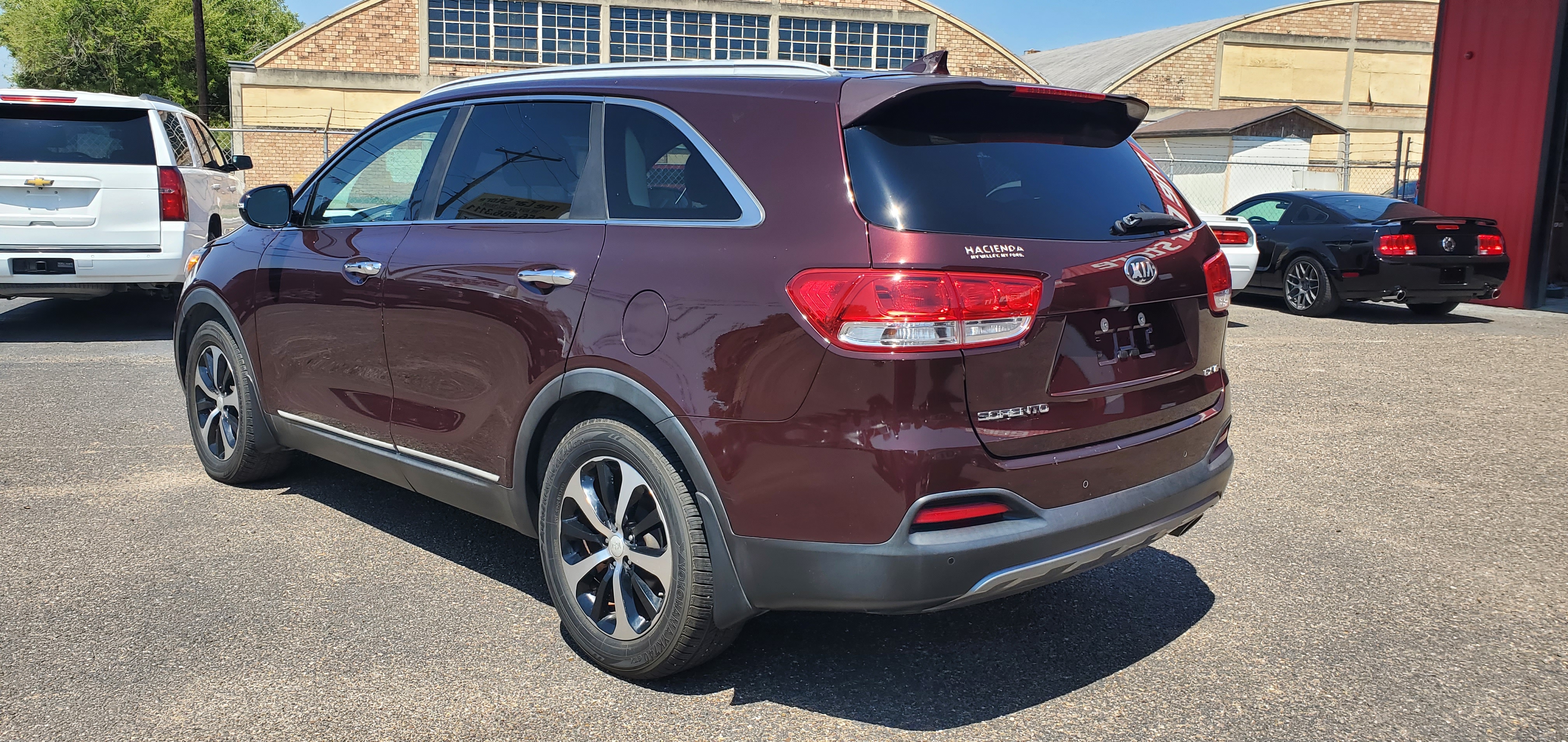 Vehicle photo 10
