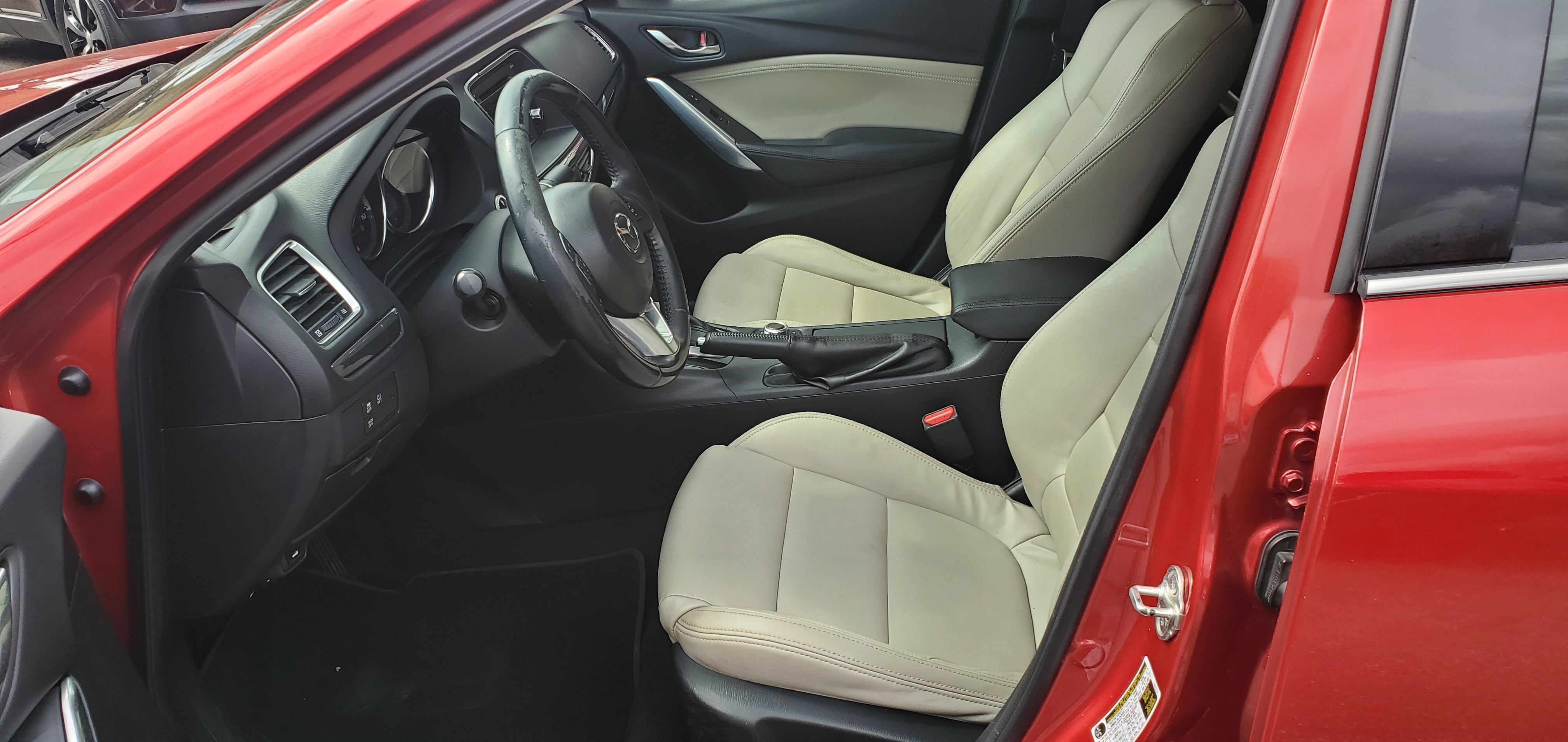 Vehicle photo 12