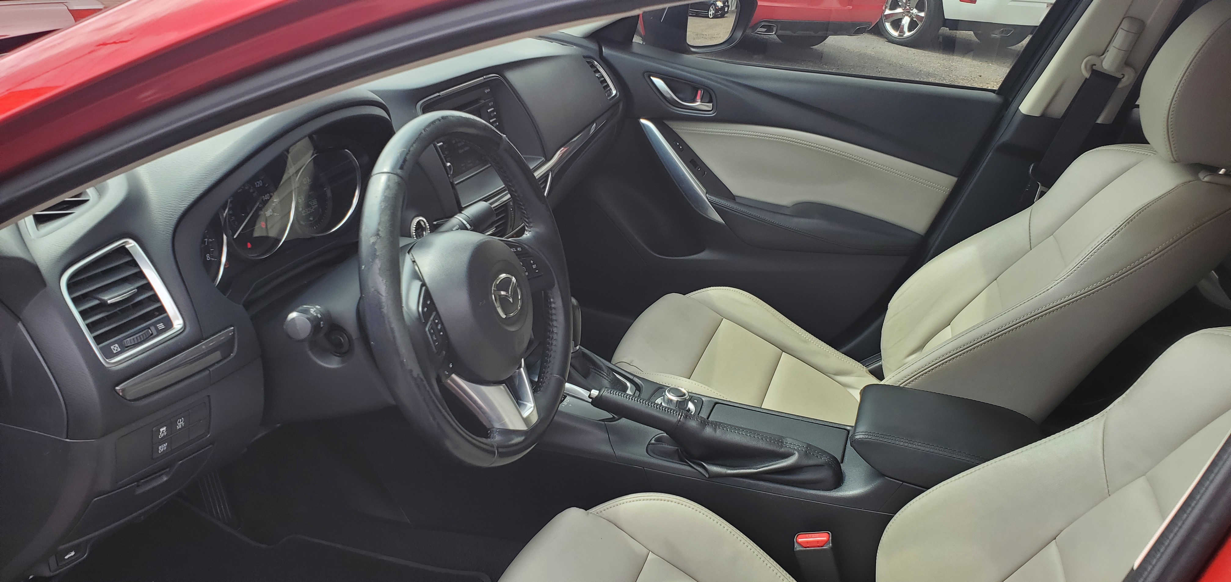 Vehicle photo 13