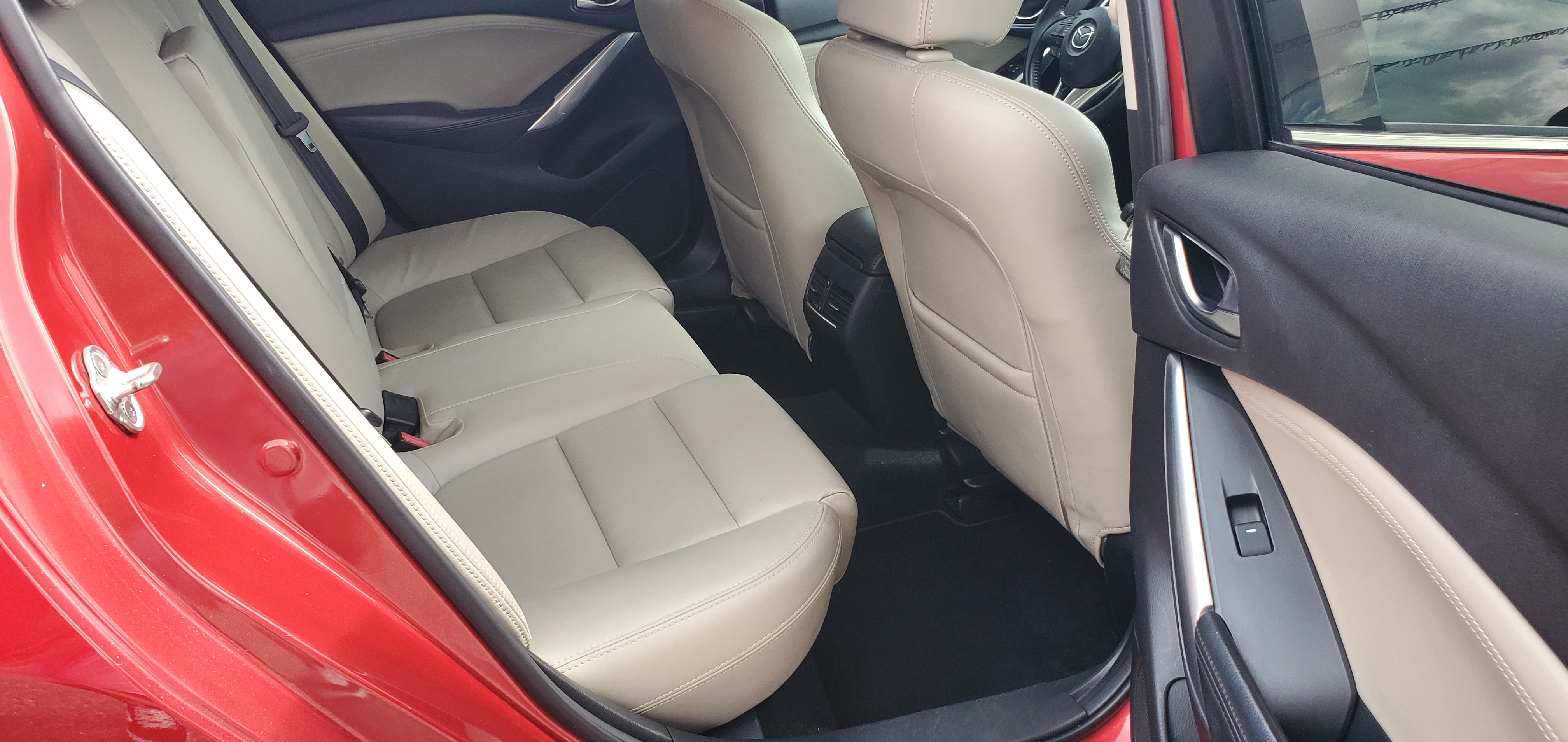 Vehicle photo 14