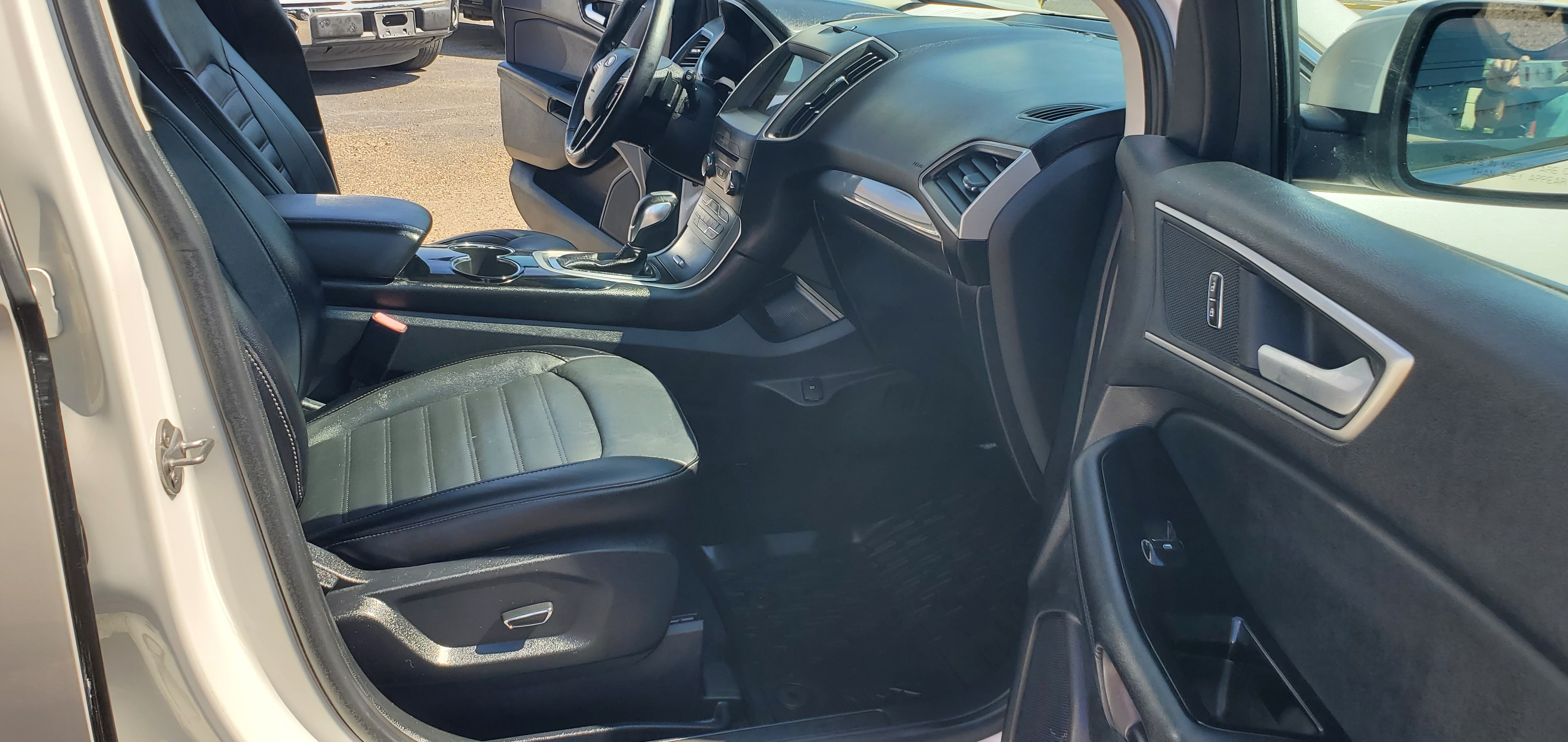 Vehicle photo 18
