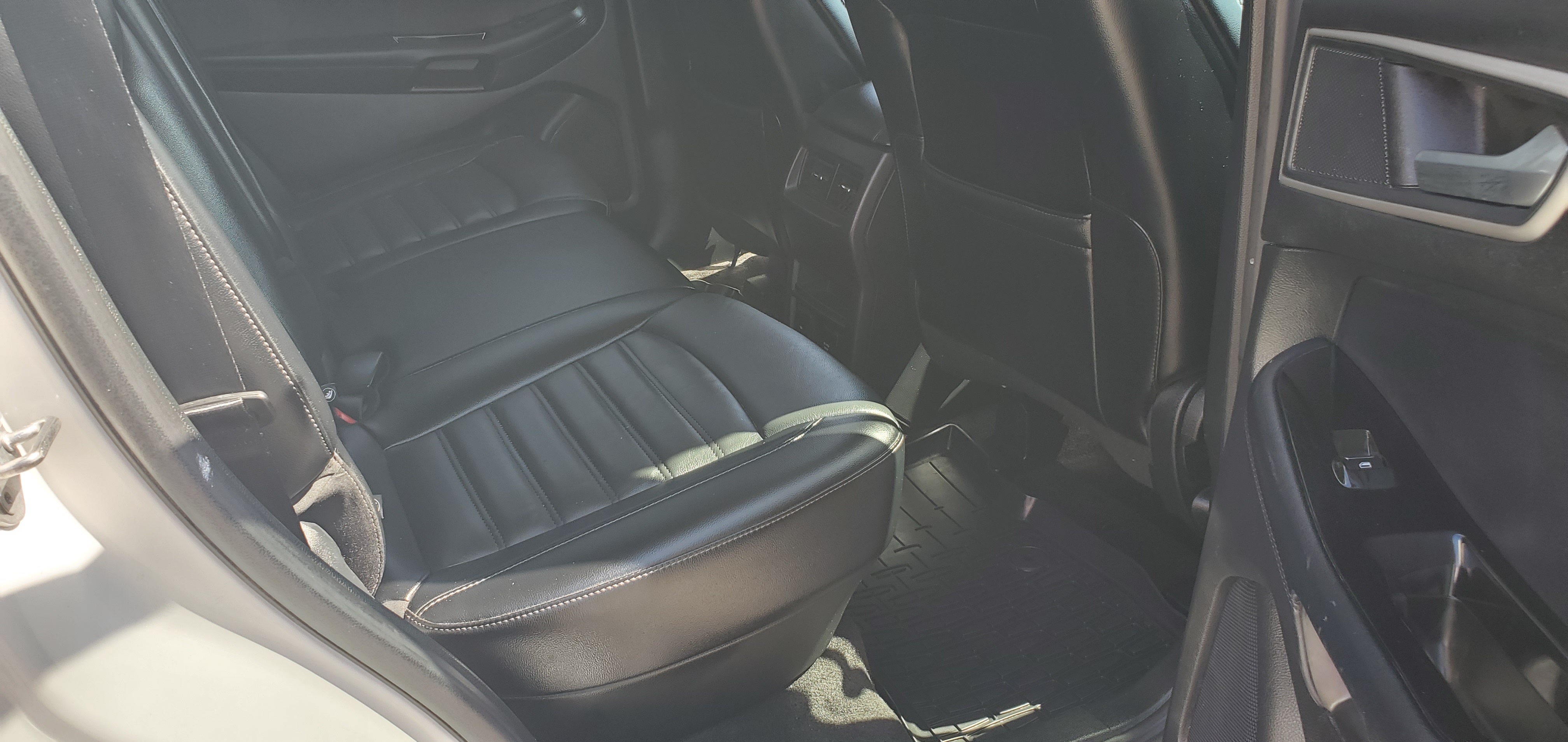 Vehicle photo 20
