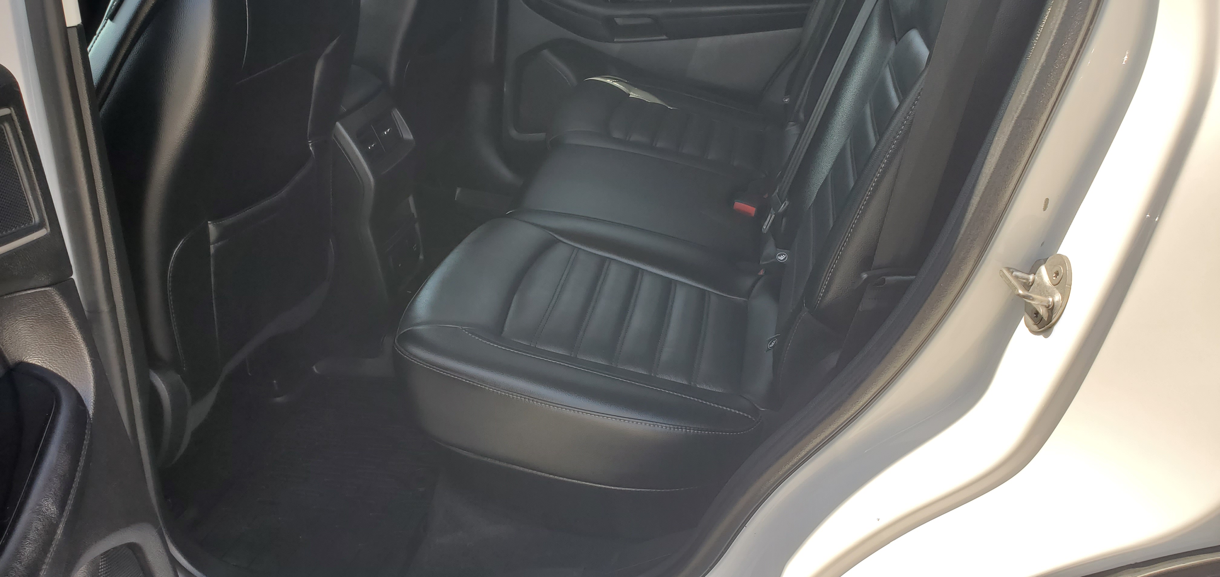 Vehicle photo 21