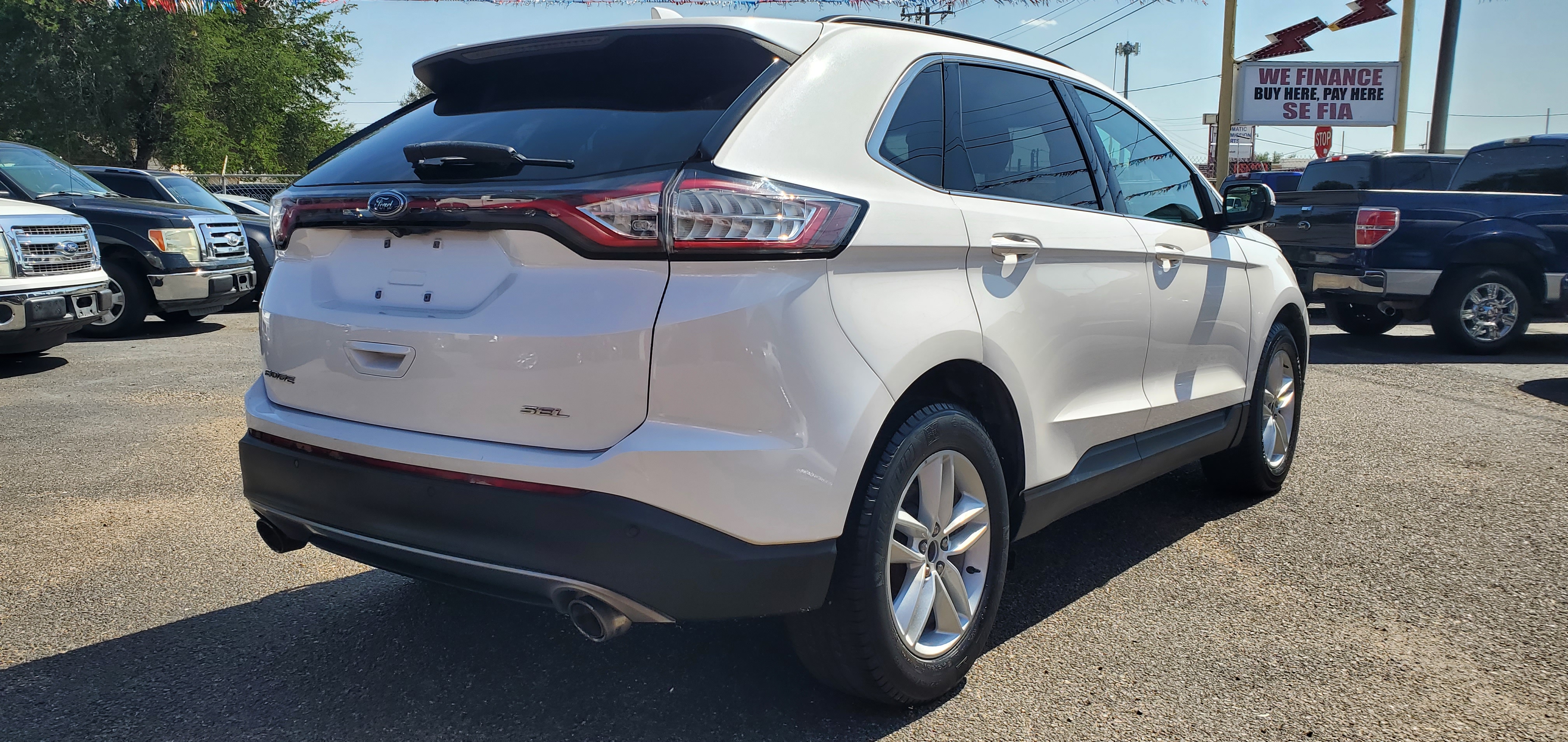 Vehicle photo 7