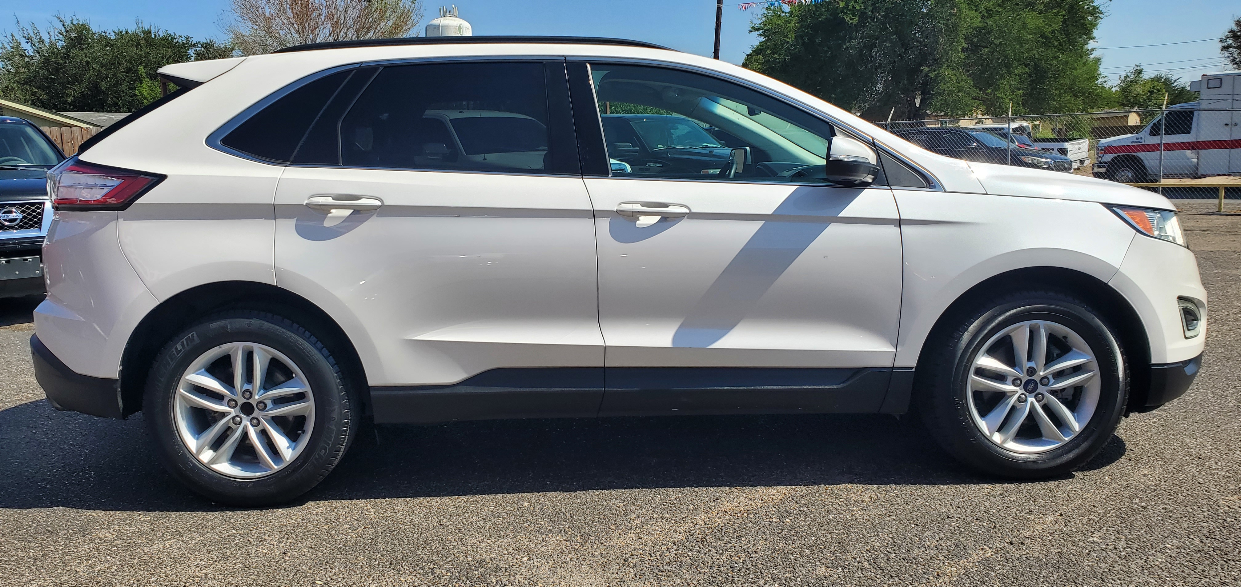 Vehicle photo 9