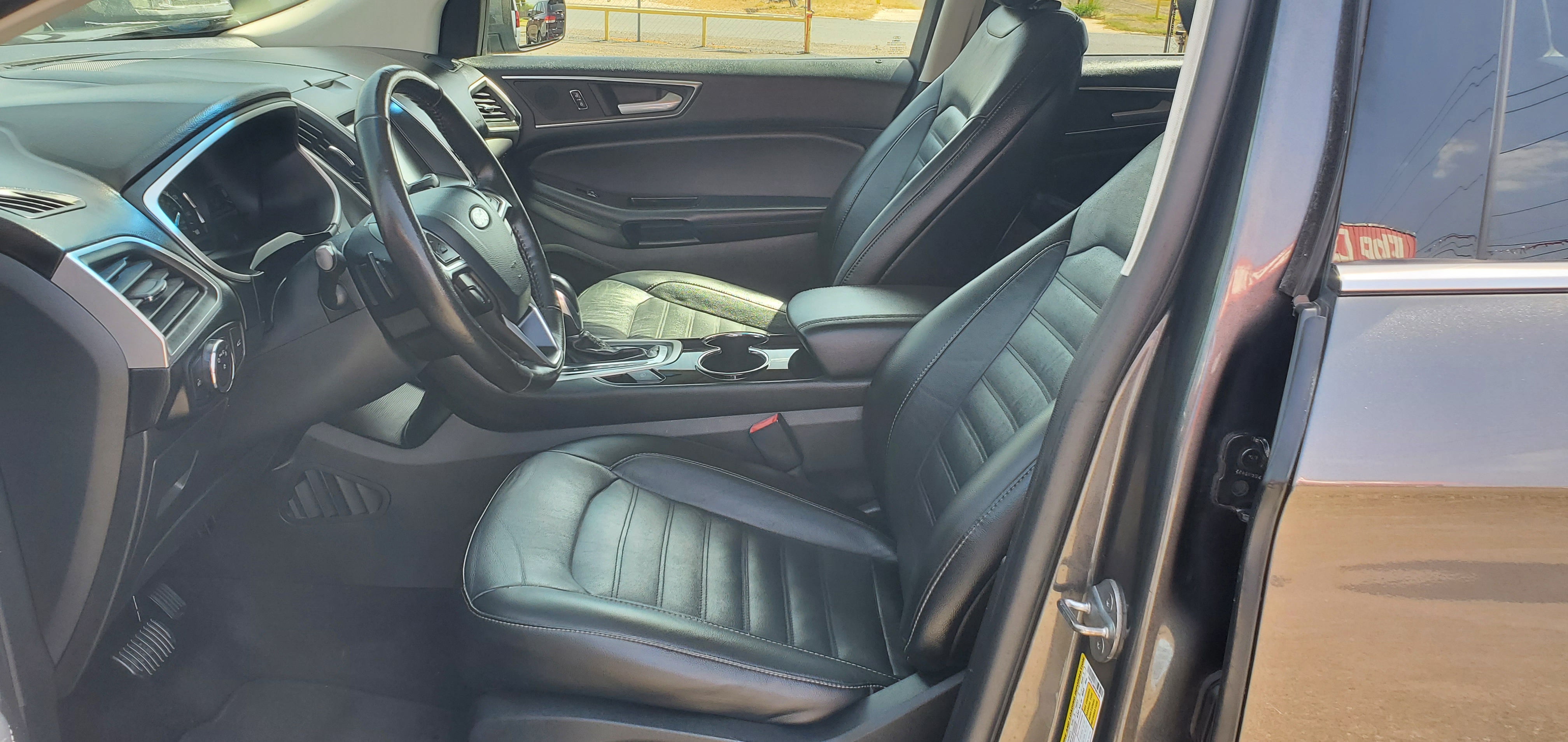 Vehicle photo 19