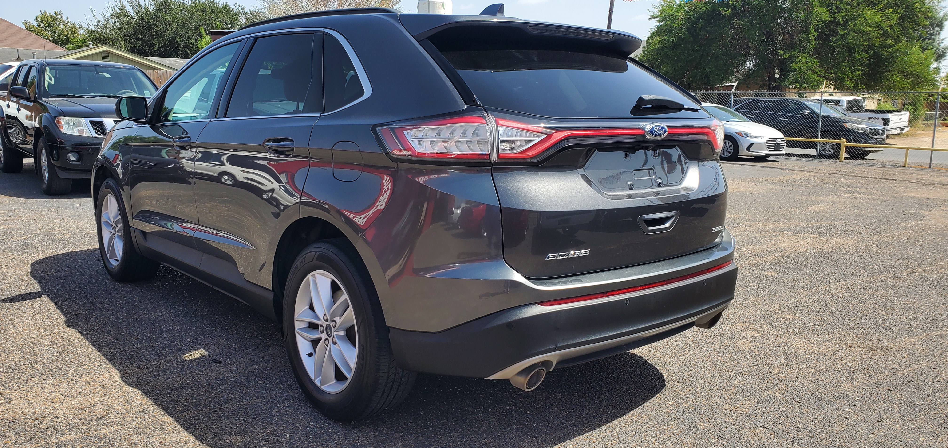 Vehicle photo 7