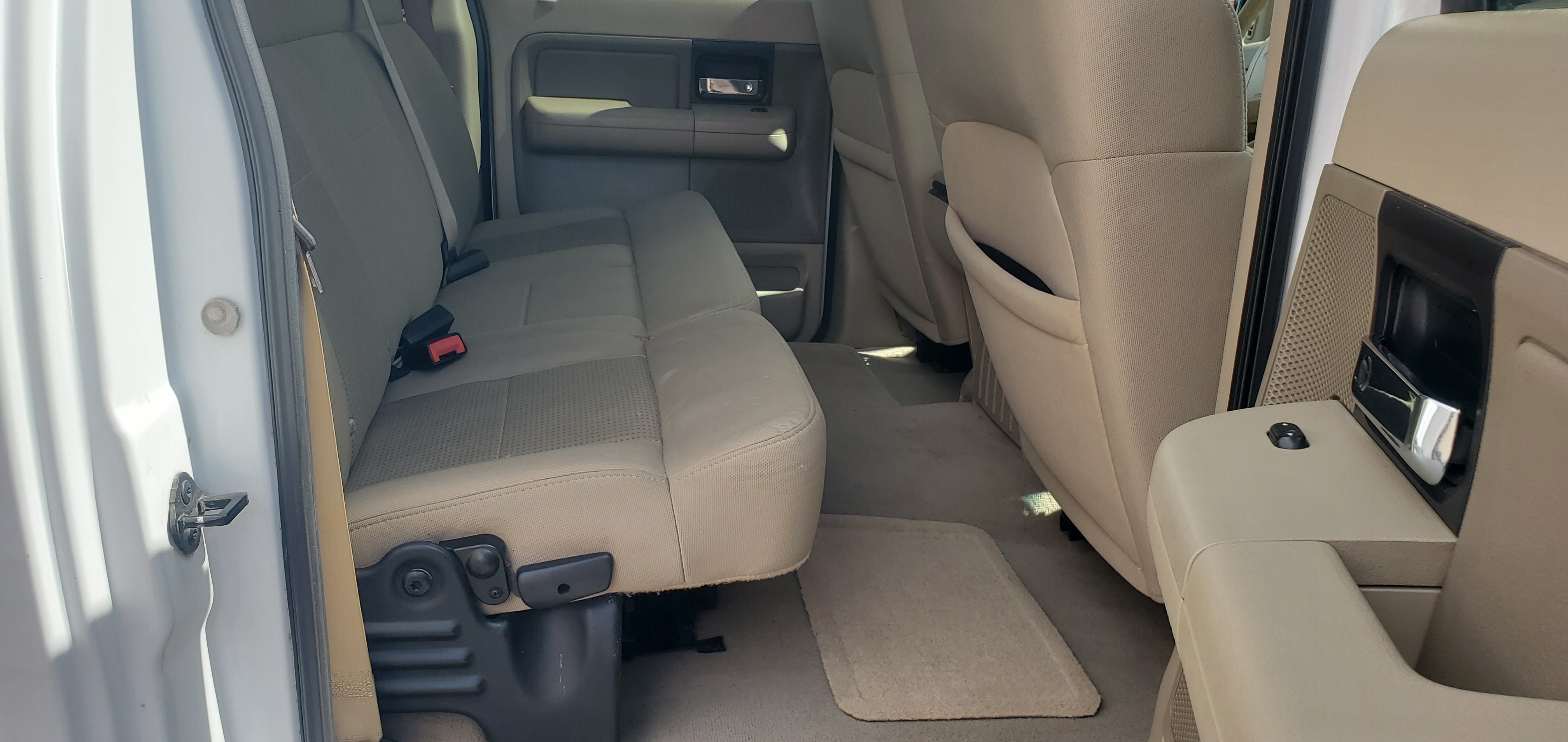 Vehicle photo 4