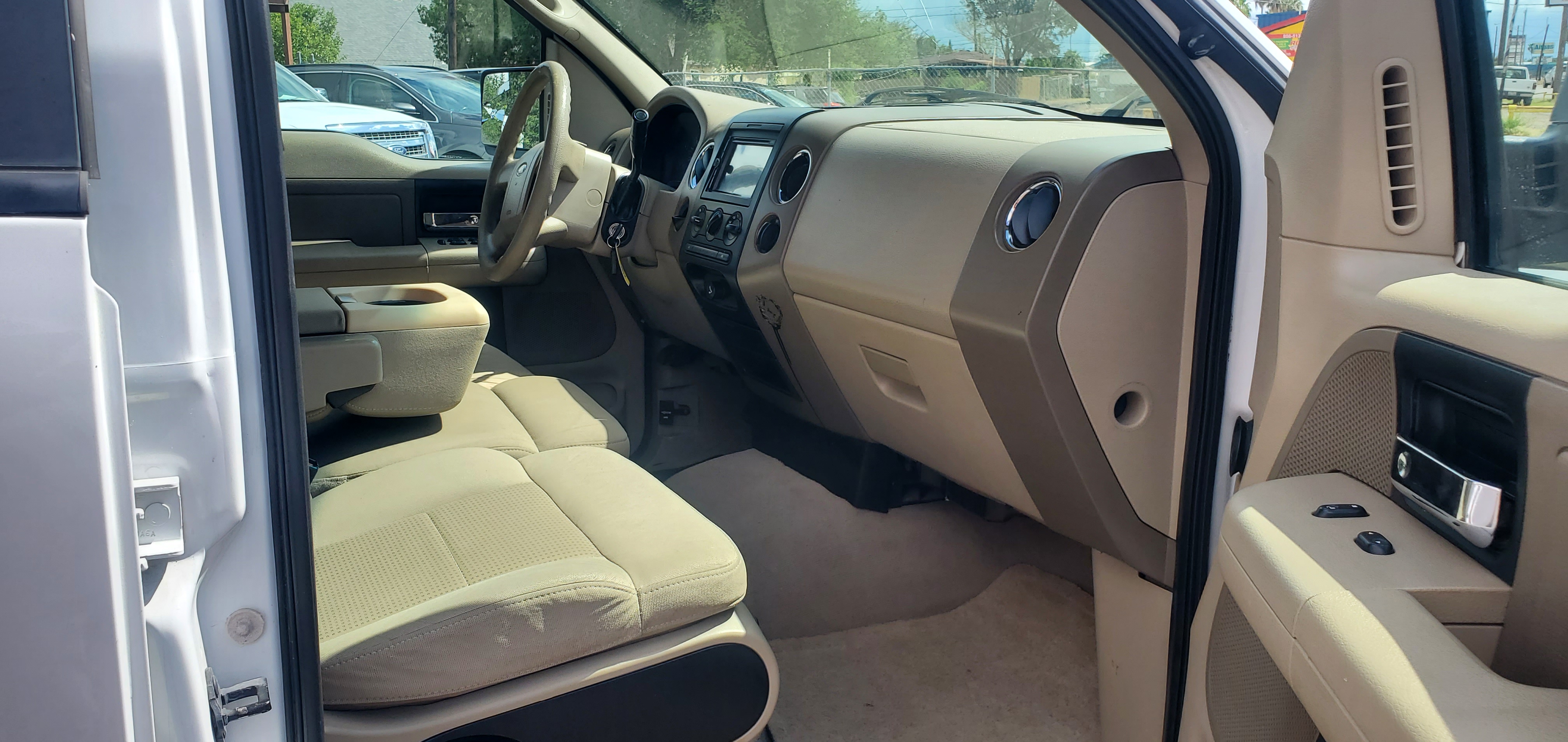 Vehicle photo 5