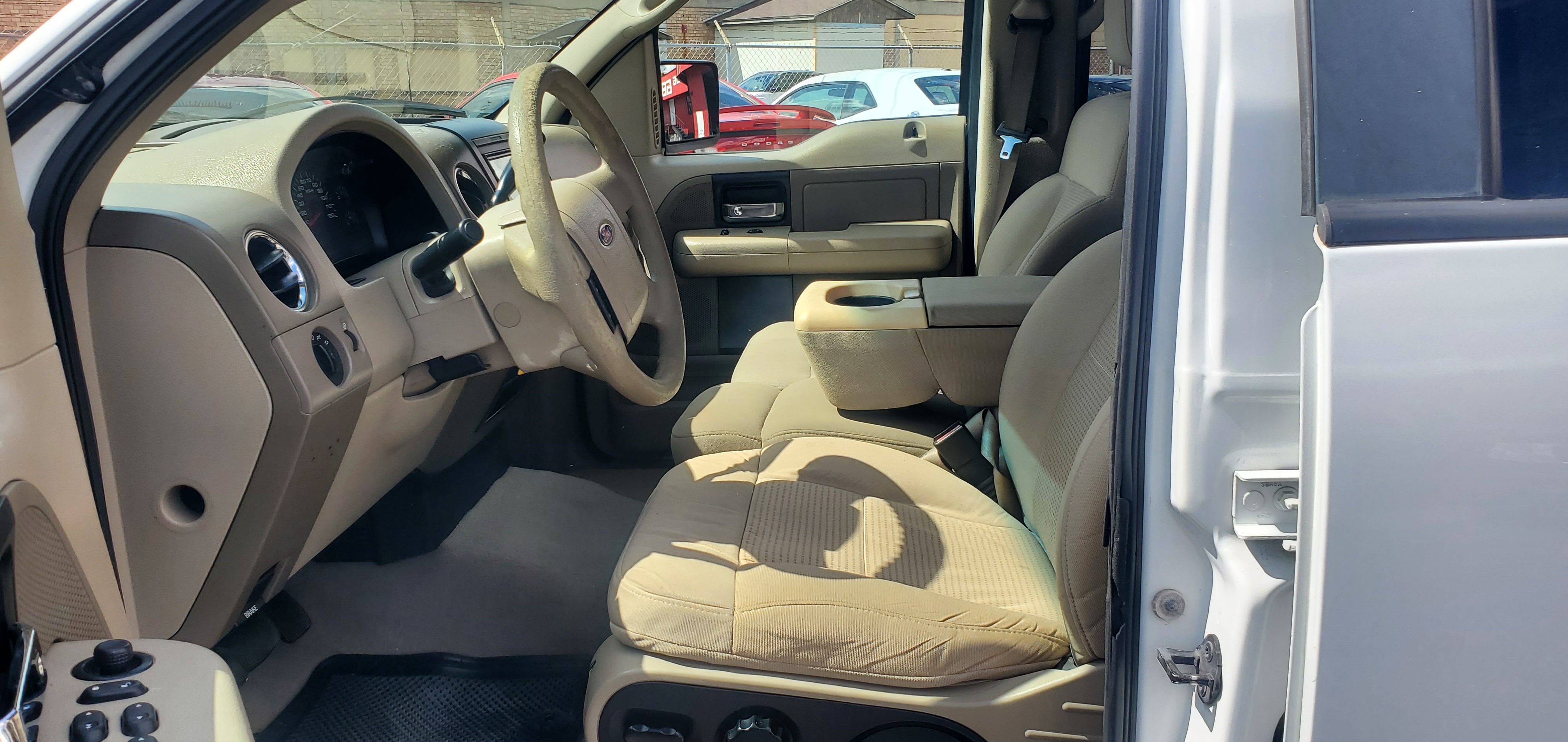Vehicle photo 7