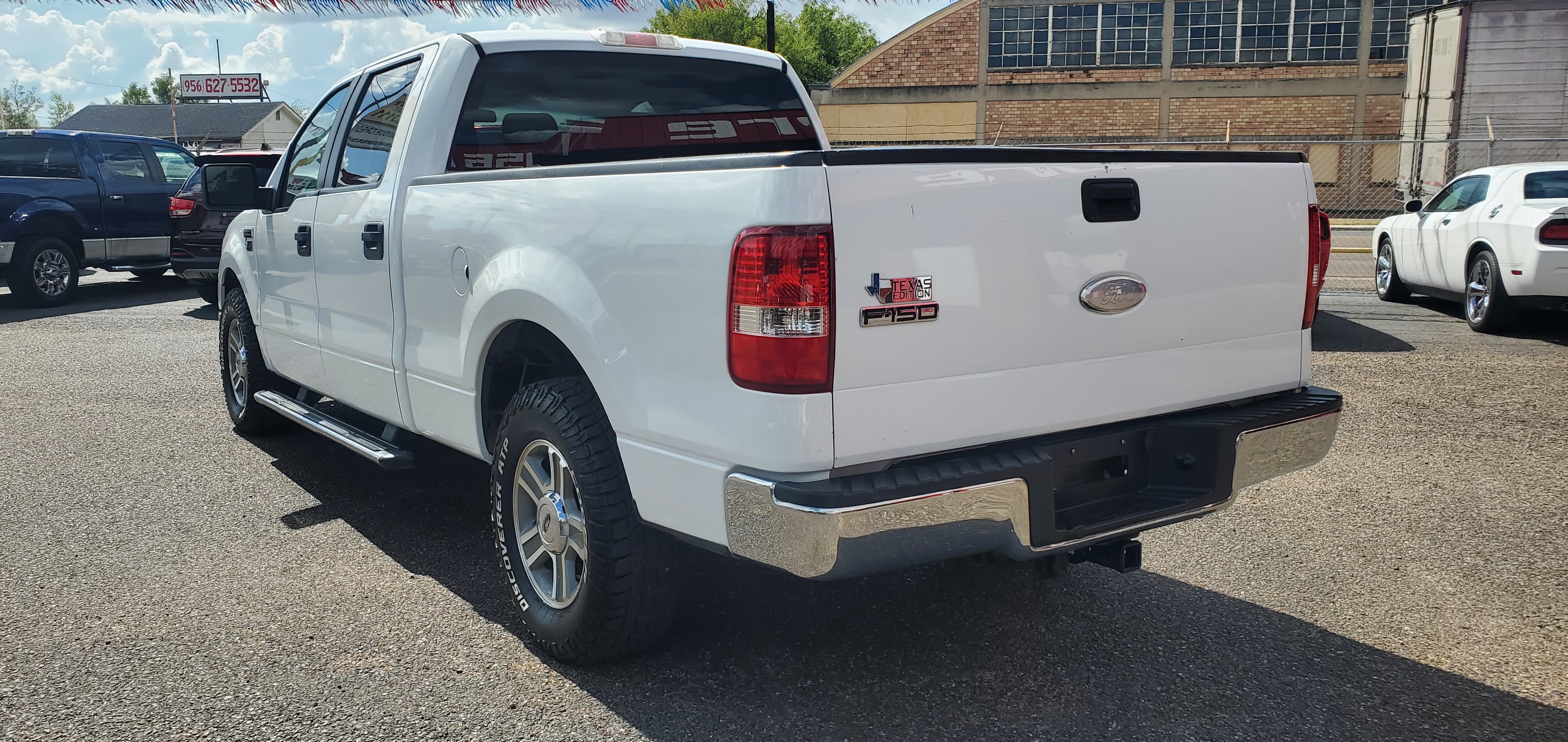 Vehicle photo 3